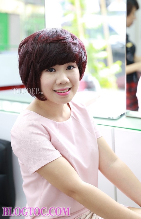 Combining beautiful short hairstyles and beautiful shoulder-length short hair for Vietnamese woman to shine more 12