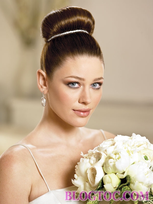 Beautiful classic bridal hairstyles add to her elegance and elegance 3