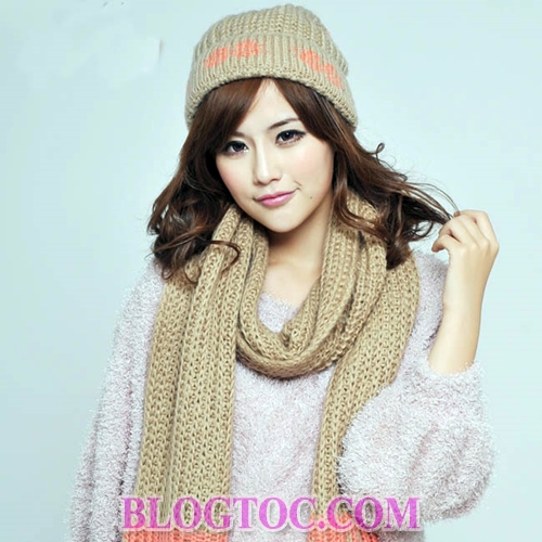 Beautiful hairstyles combined with extremely cute wool hats for young people 12