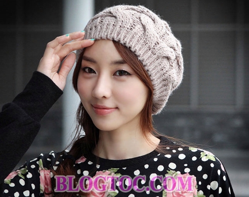 Beautiful hairstyles combined with extremely cute wool hats for young people 17