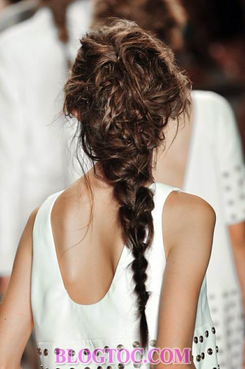 Beautiful neat hairstyles to help you disguise your hair when it's dirty 12