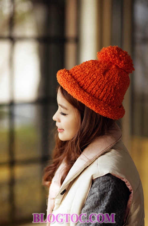 Beautiful hairstyles combined with extremely cute wool hats for young people 2