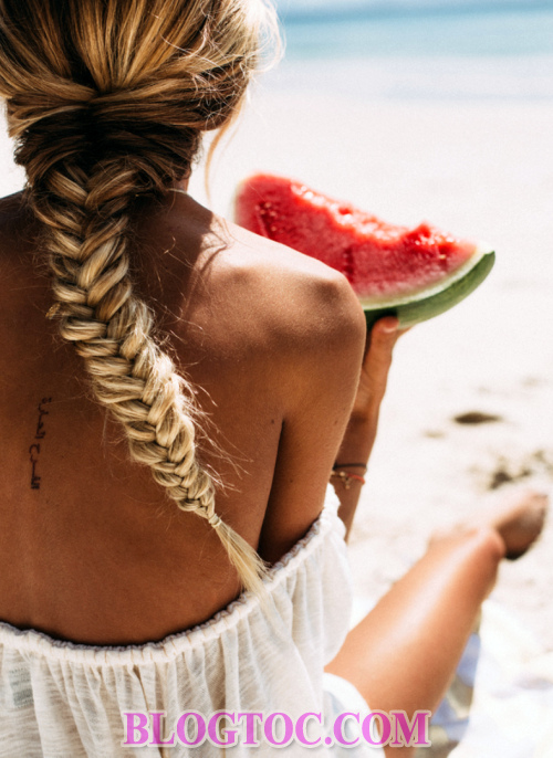 Things to know for beautiful hair when going to the beach or swimming pool 2